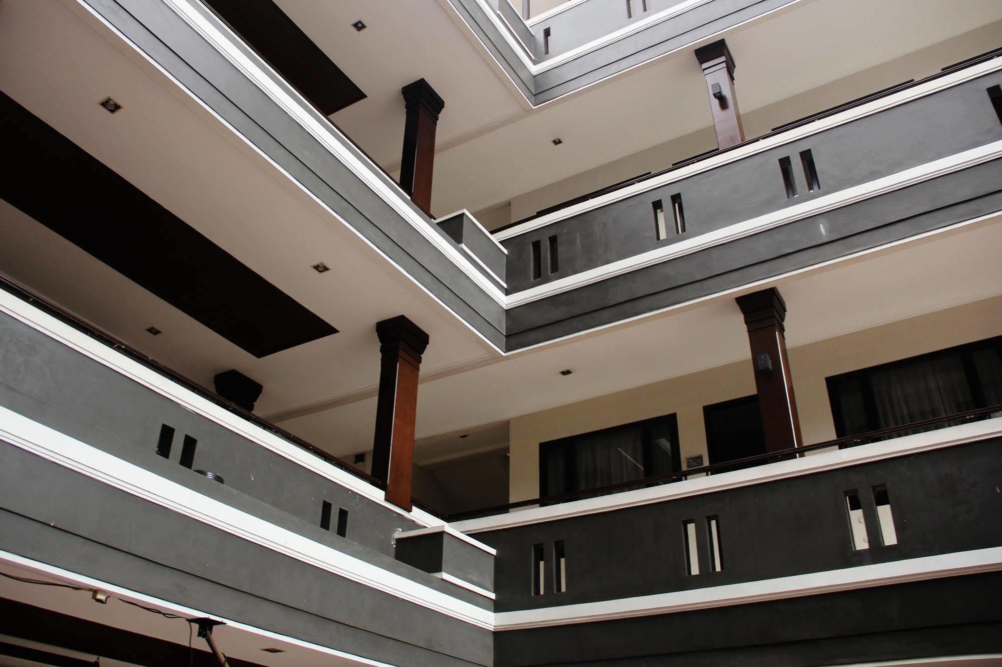 Zen Rooms Grand Hotel 렘뱅 외부 사진