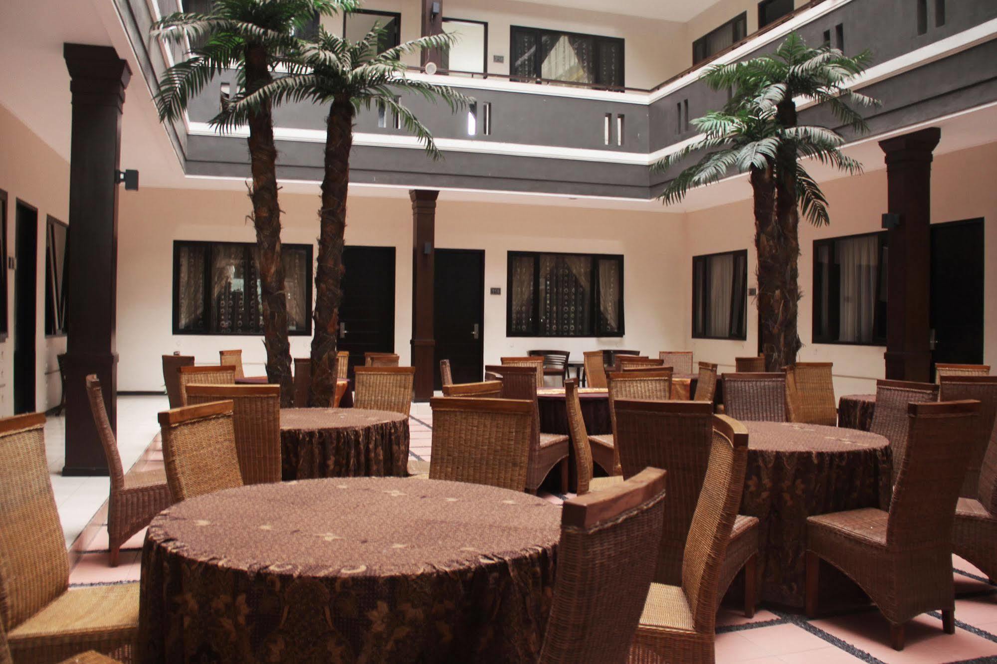 Zen Rooms Grand Hotel 렘뱅 외부 사진