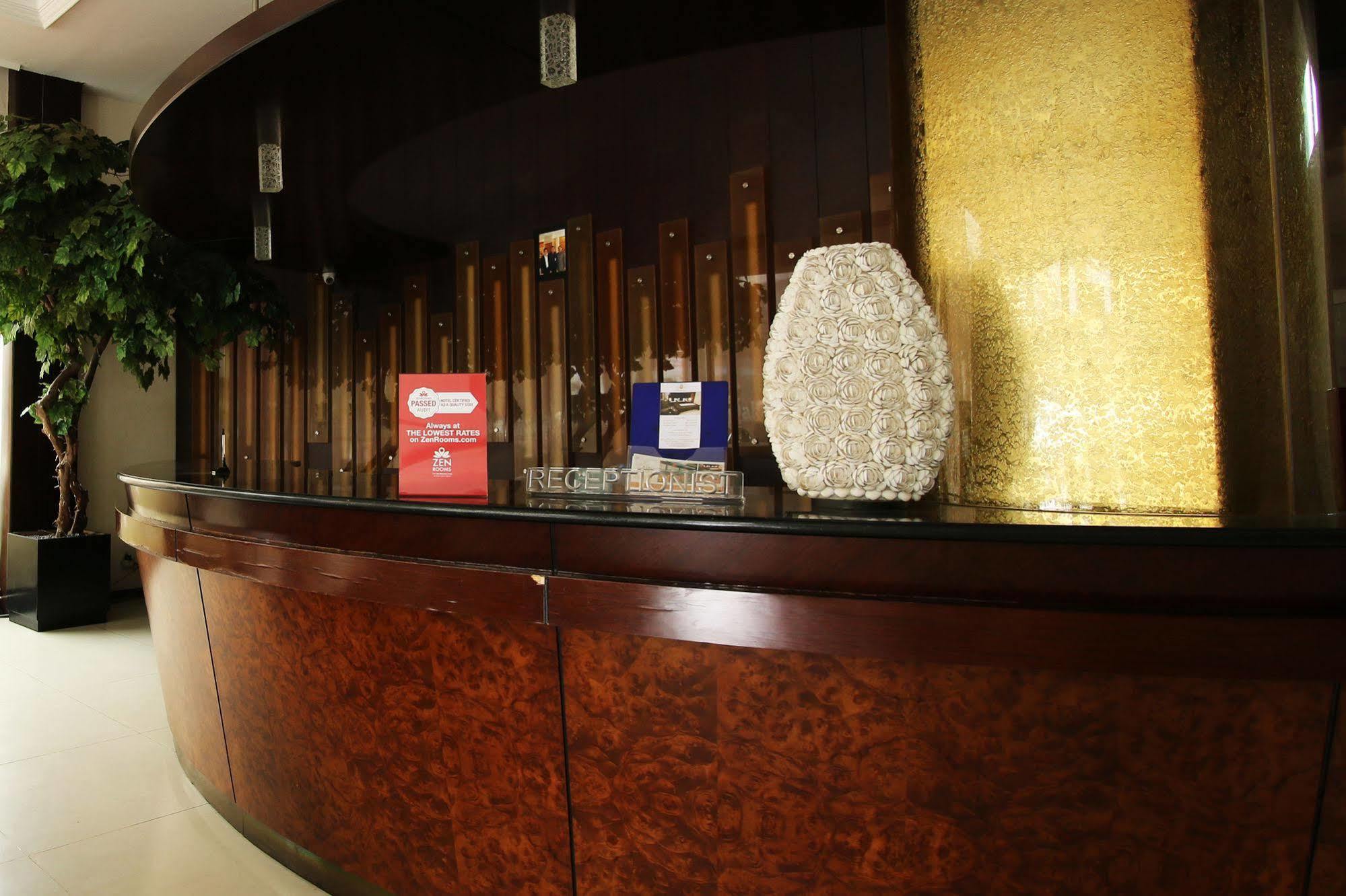 Zen Rooms Grand Hotel 렘뱅 외부 사진