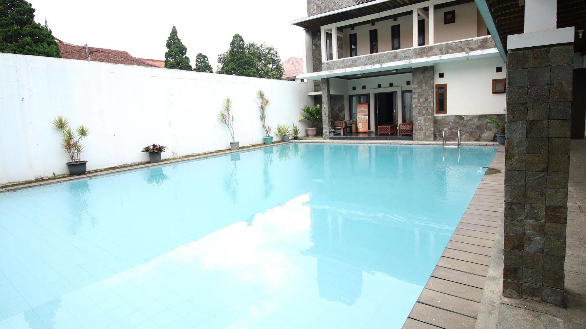 Zen Rooms Grand Hotel 렘뱅 외부 사진