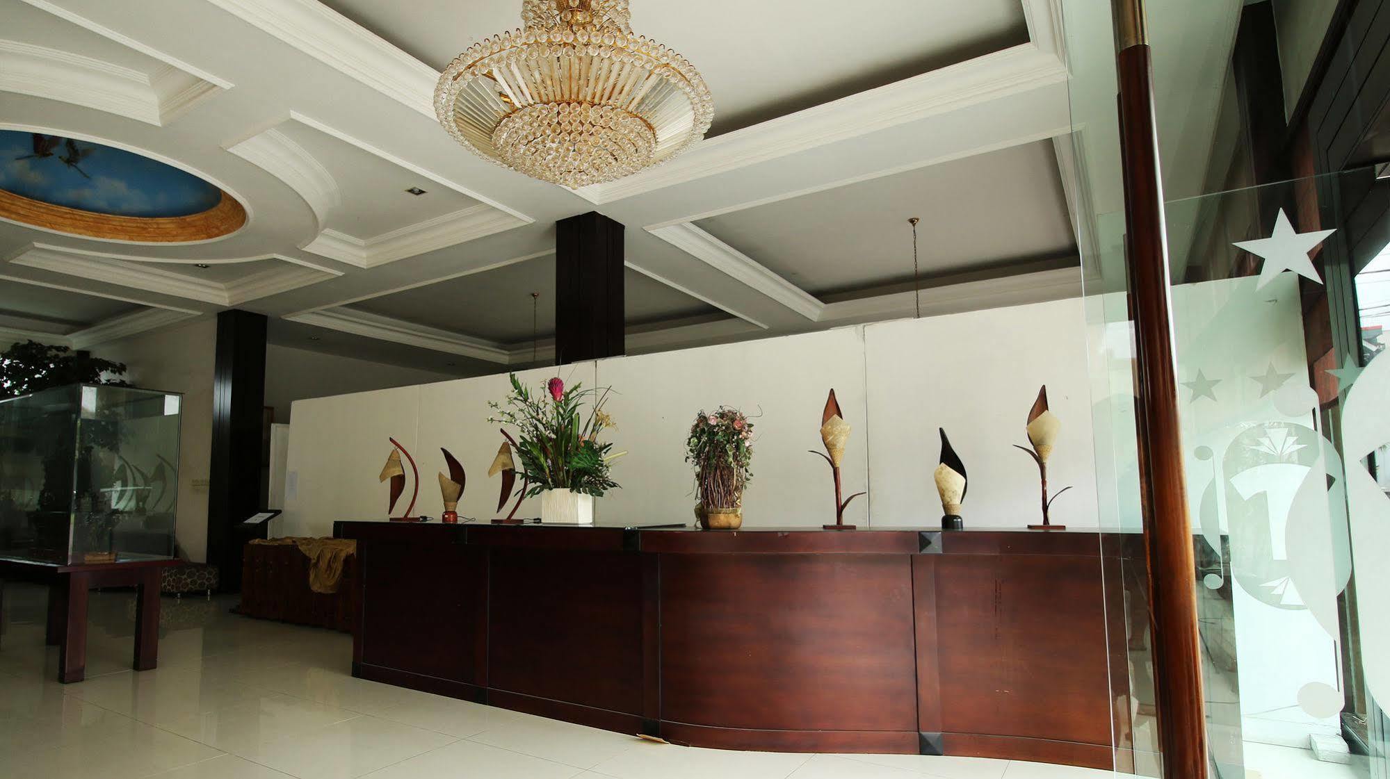 Zen Rooms Grand Hotel 렘뱅 외부 사진