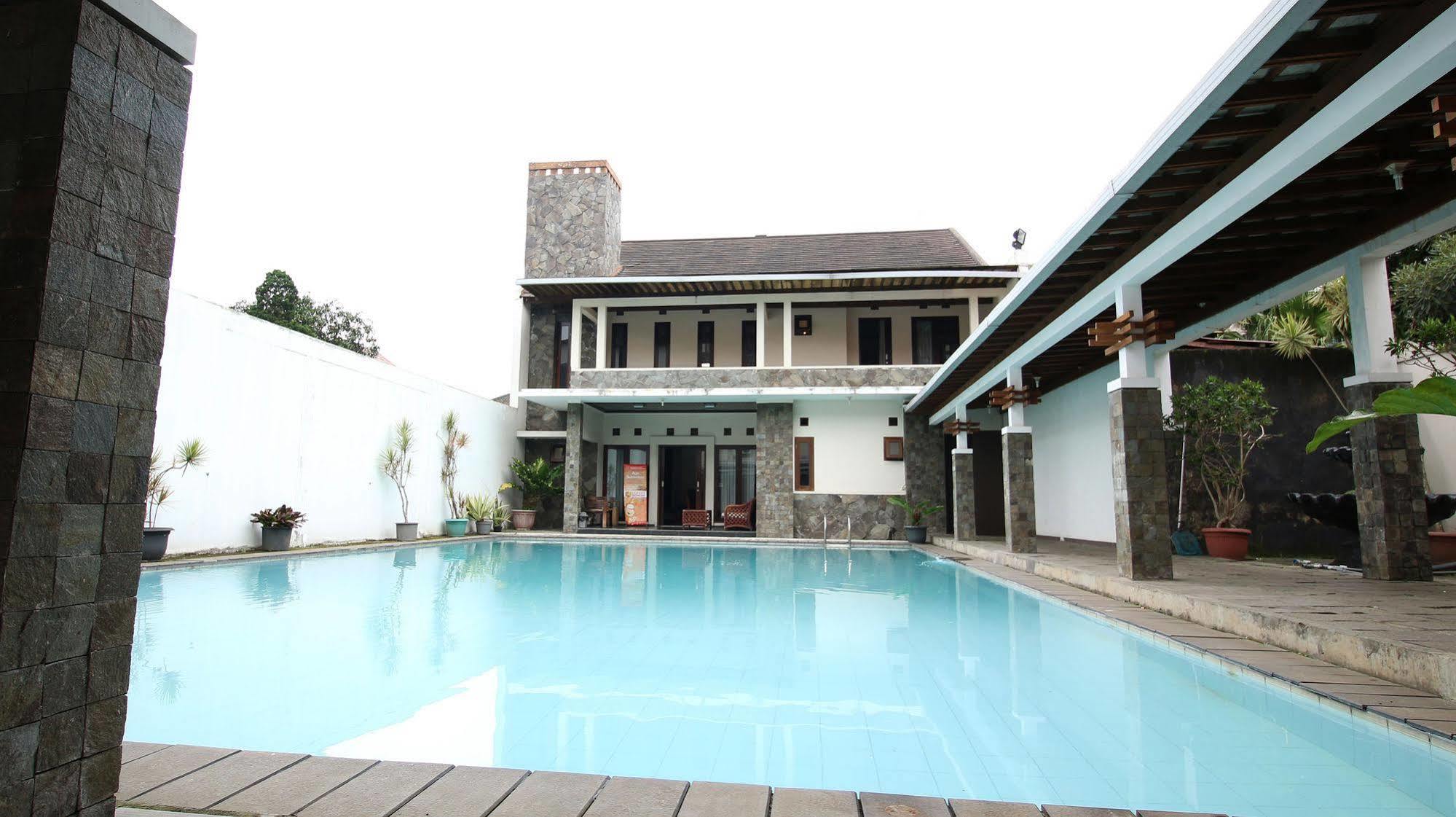 Zen Rooms Grand Hotel 렘뱅 외부 사진